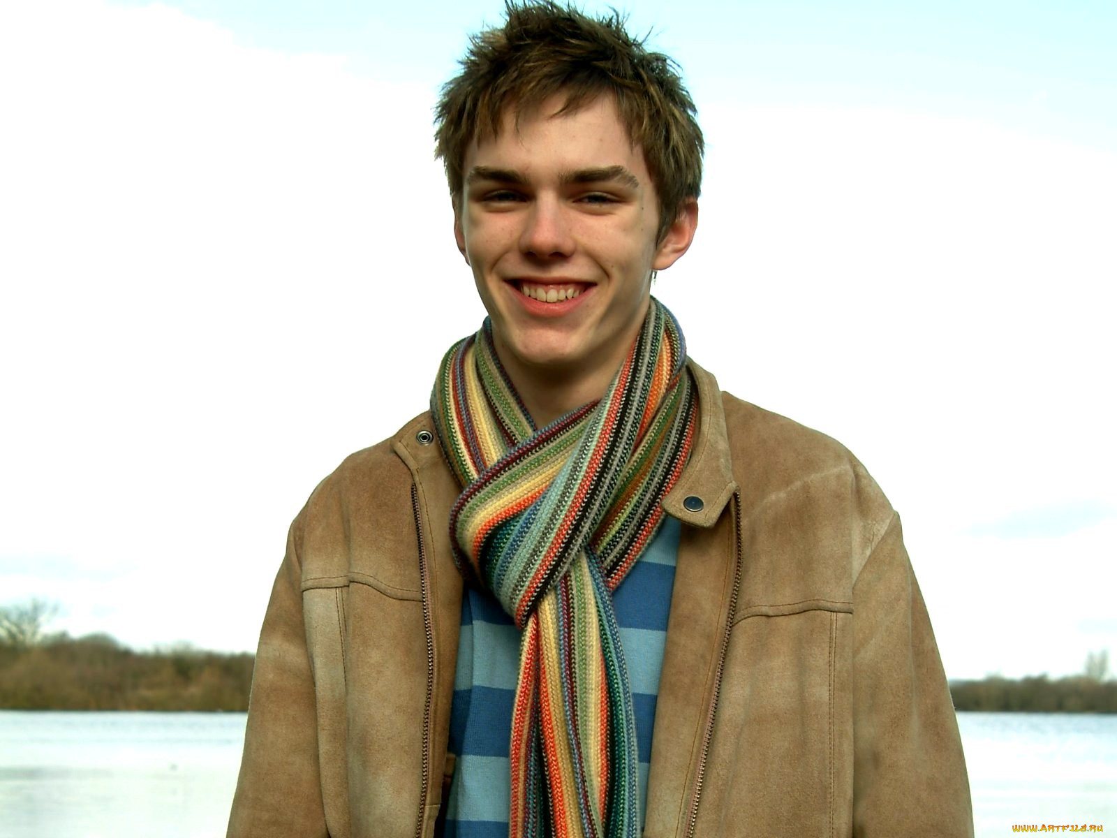 nicholas, hoult, 